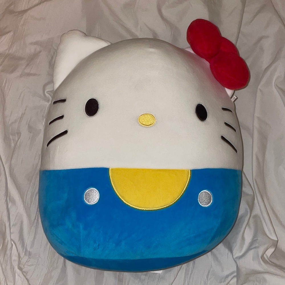 Hello kitty squishmallow